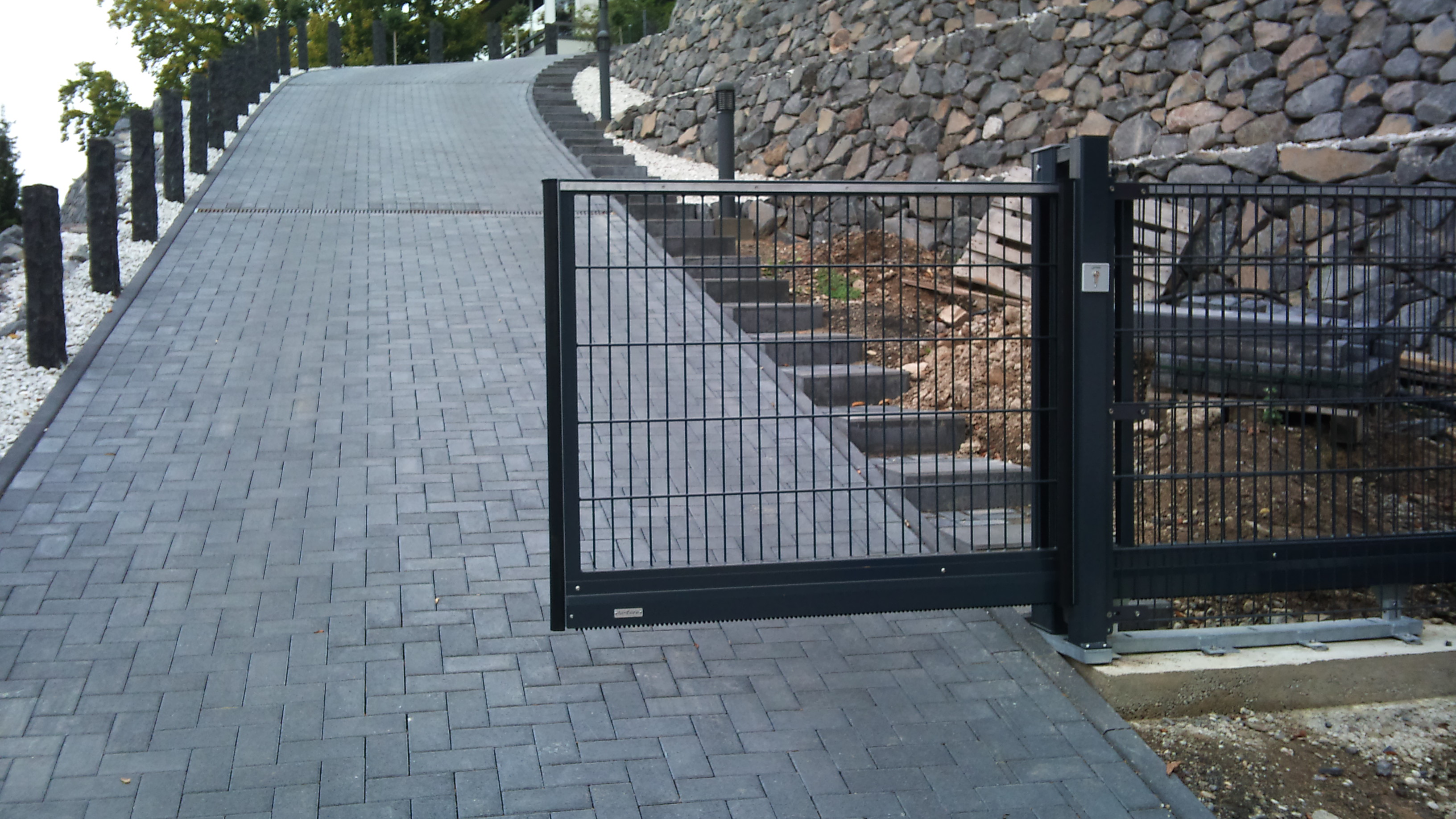 Balkongeländer, Fensterbeschattung, Markisen, Terrassendach, Zaunbau,